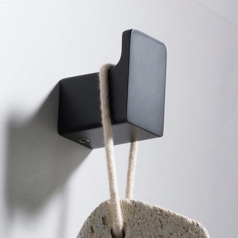 Serie 196 Single Hook - Wall Mount - 2" Brass/Matt Black