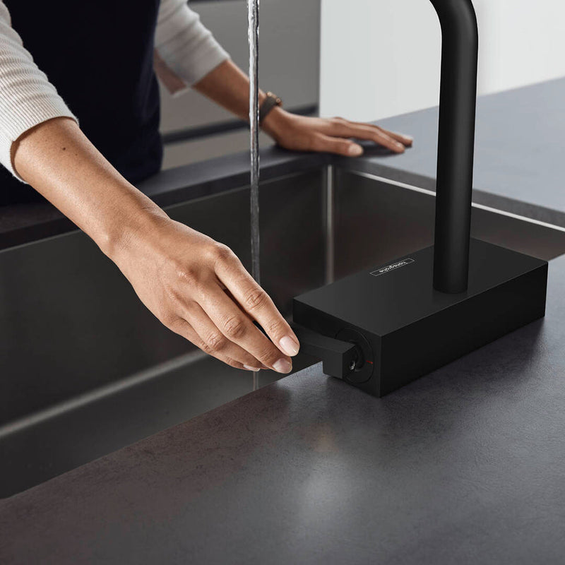 Aquno Select Pull Out Kitchen Faucet - Single Hole - 8" Brass/Matt Black